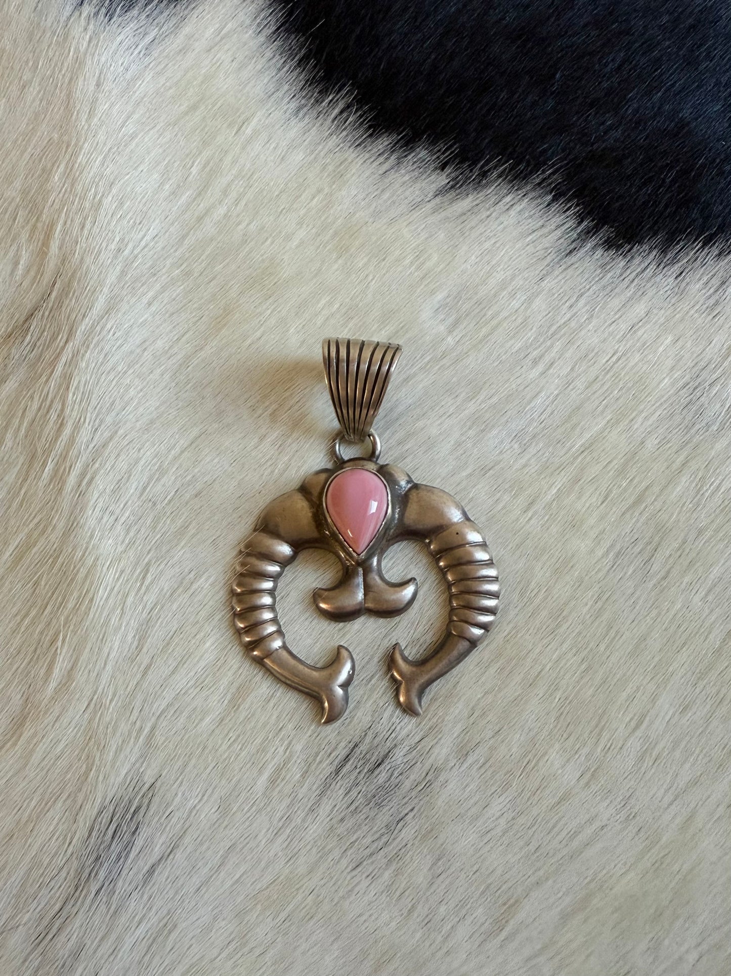Pink Conch Naja Pendant