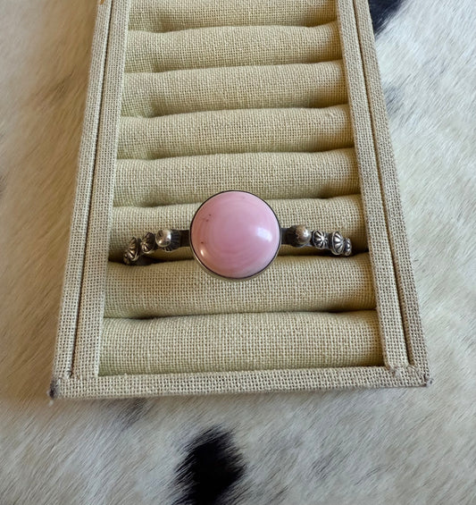 Pink Conch Detailed Cuff